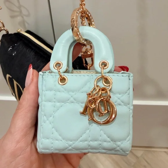 Dior Beauty Crossbody, Novelty CD Strap, Mini Lady Dior Bag Charm - NIB/Gift Bag - Picture 3 of 16